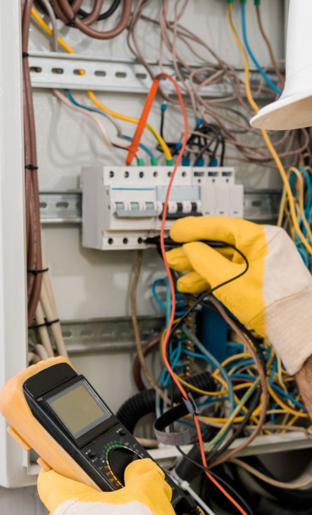 Luz Piscando em Casa em Indaiatuba? Veja 4 Possíveis Causas eletricistas em Indaiatuba